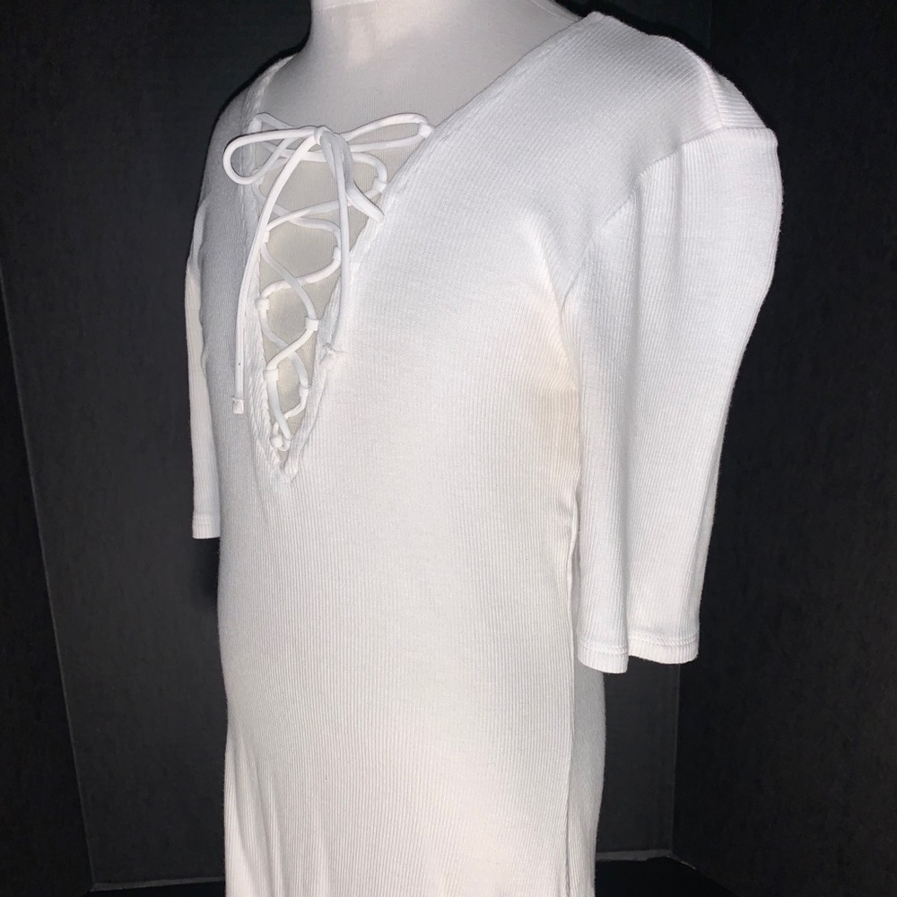 Express Cross Neck T - Picture 3 of 4